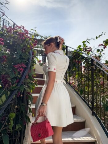 Vestido Curto Off White Flor de Lis